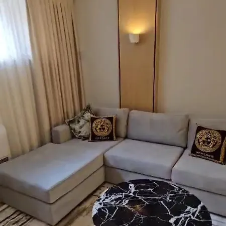 شقة Triada's *